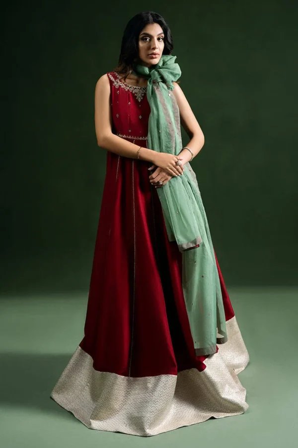 Zainab Salman Luna Festive Enchanting Rose