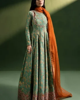 Zainab Salman Luna Festive Royal Paradise