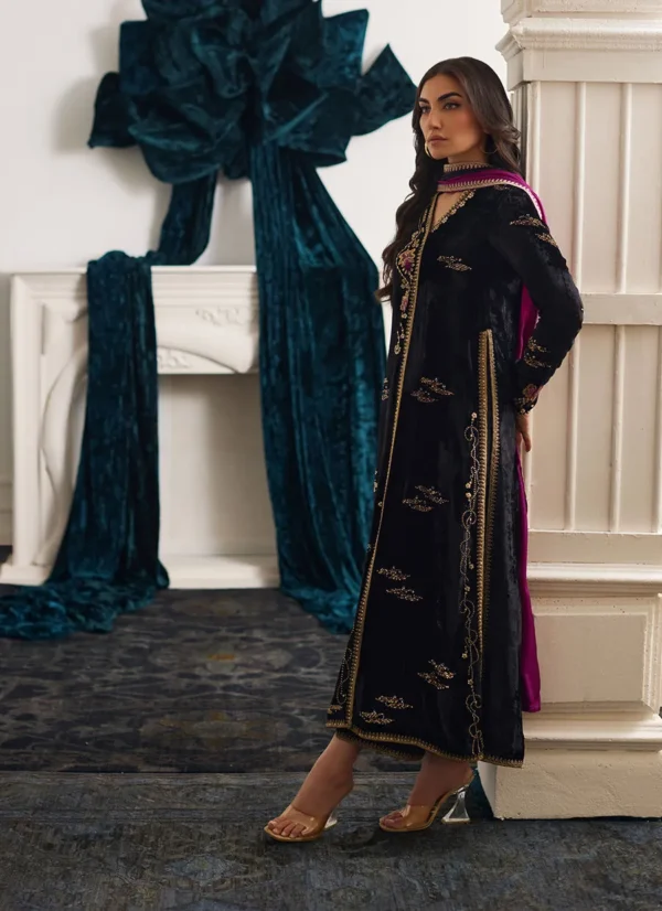 Farah Talib Aziz Velvet Anemos Shirt And Dupatta