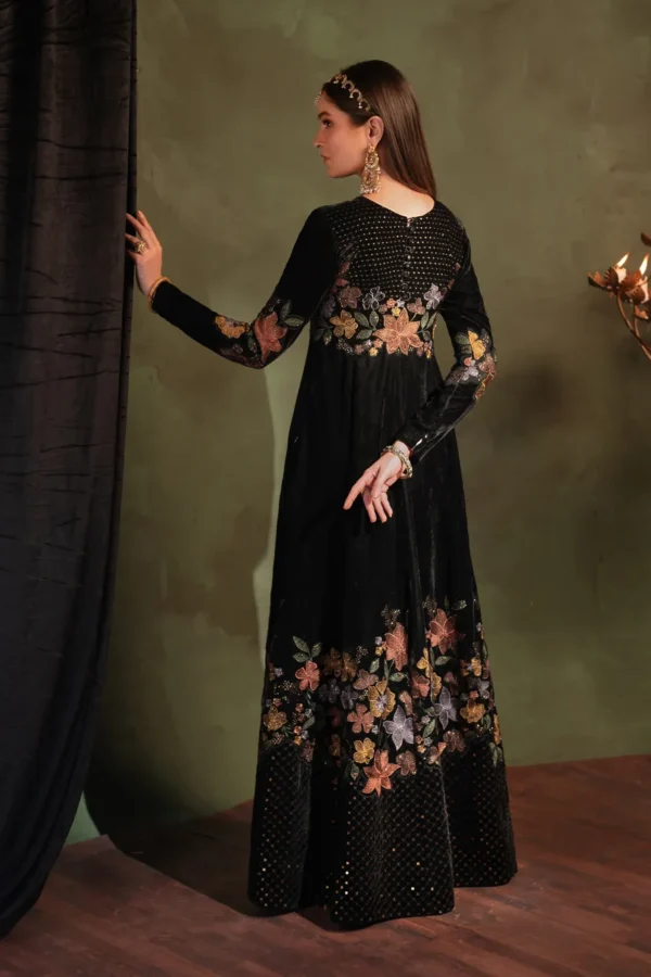 IV-52 Embroidered Velvet | Iznik