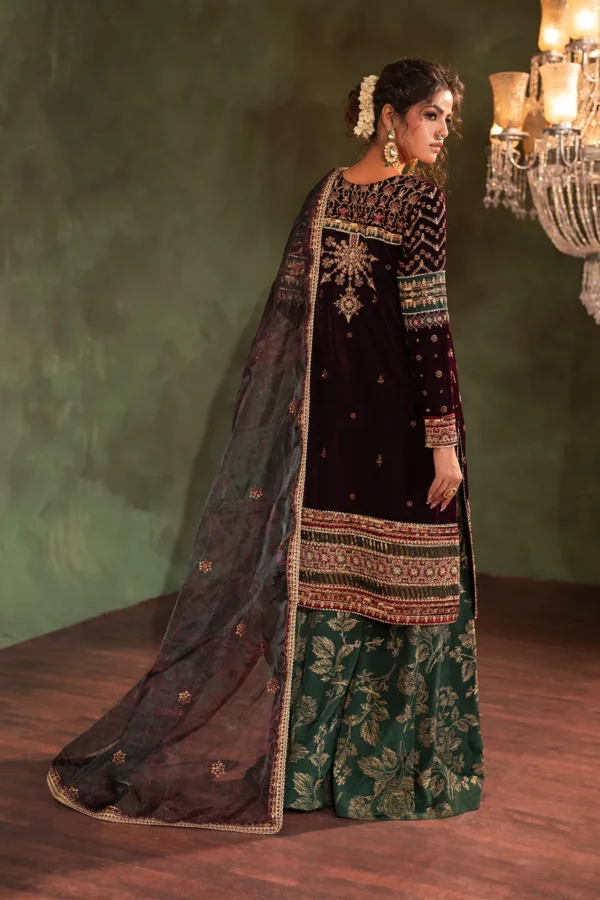 IV-43 Embroidered Velvet | Iznik