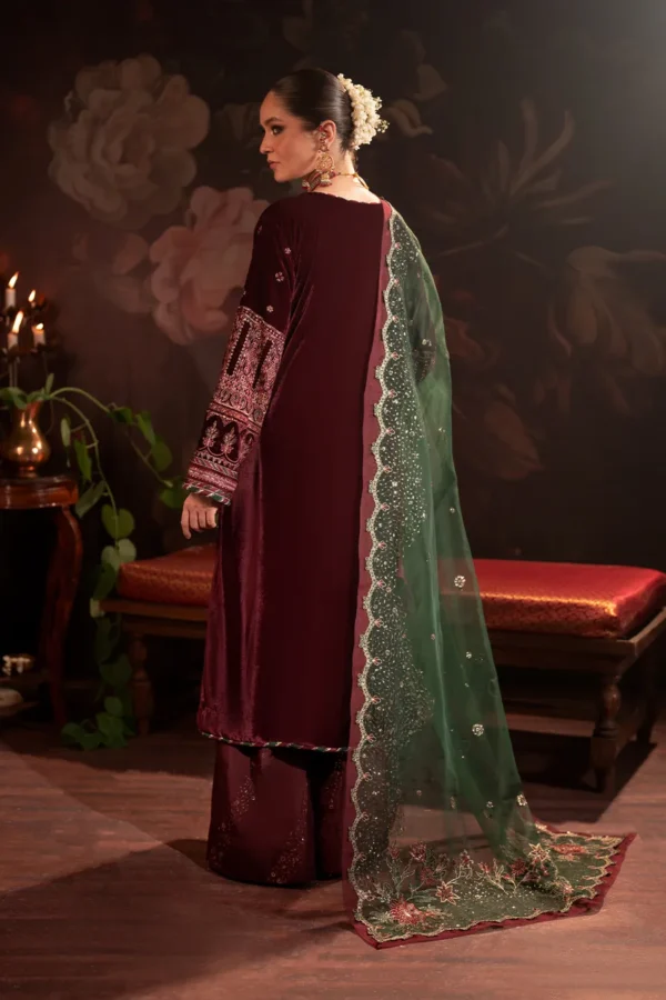 IV-39 Embroidered Velvet | Iznik