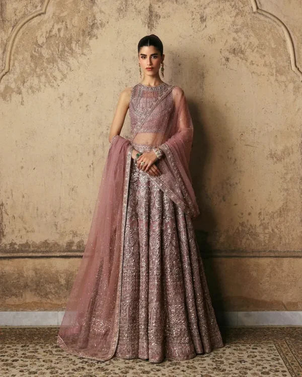 Faiza Saqlain Aveira - Prenia