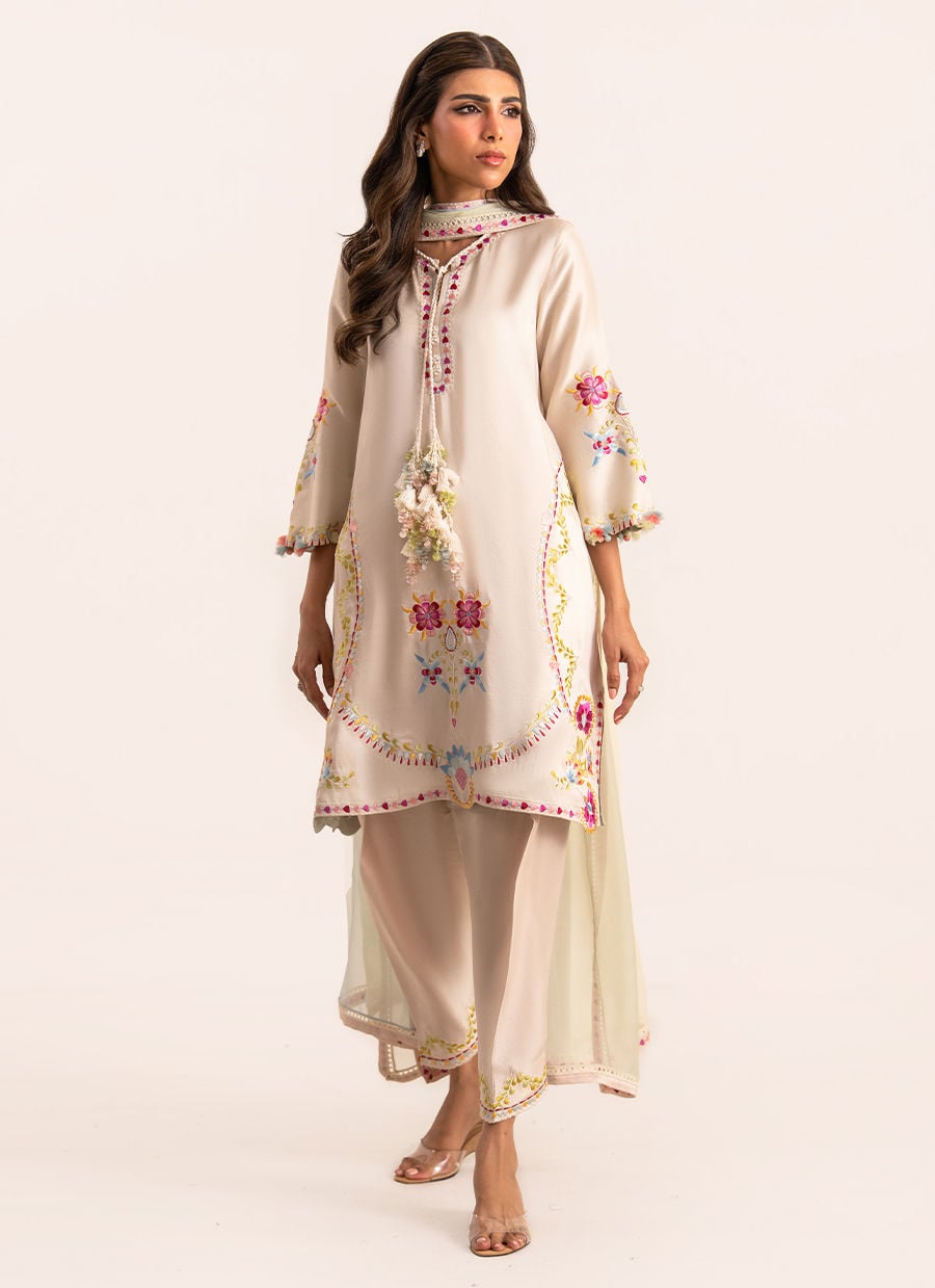 Farah Talib Aziz Lea Luxe – Evan